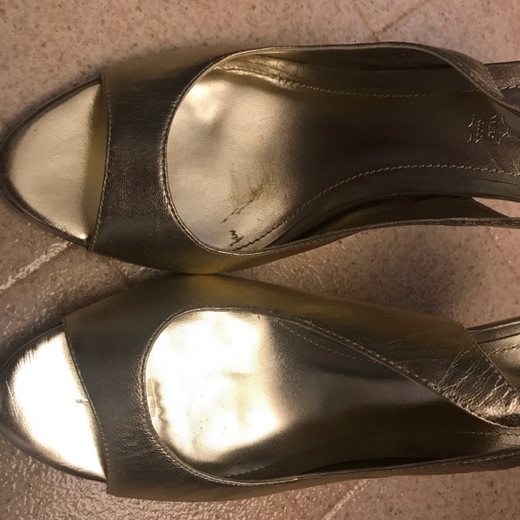 Aldo gold peep toe with sling back heels. Size 8 - Picture 3 of 6